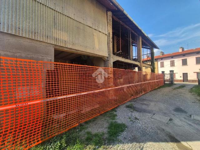 Rustico in vendita a Mezzago, Monza e della Brianza