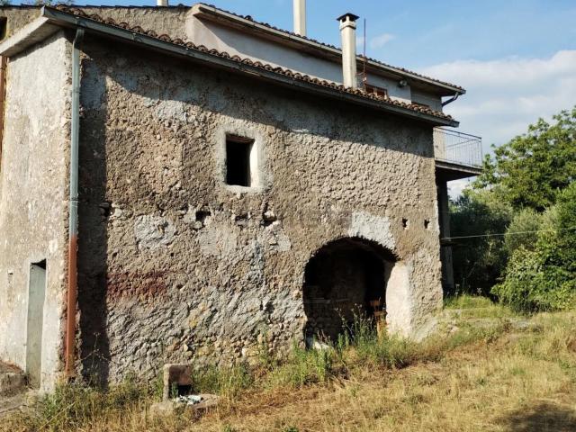 Rustico in vendita a Serrone, Lazio