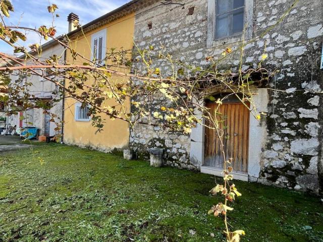 Rustico in vendita a Roccasecca, Lazio