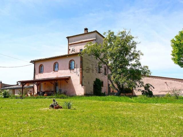 Rustico in vendita a Castelnuovo Berardenga, Siena