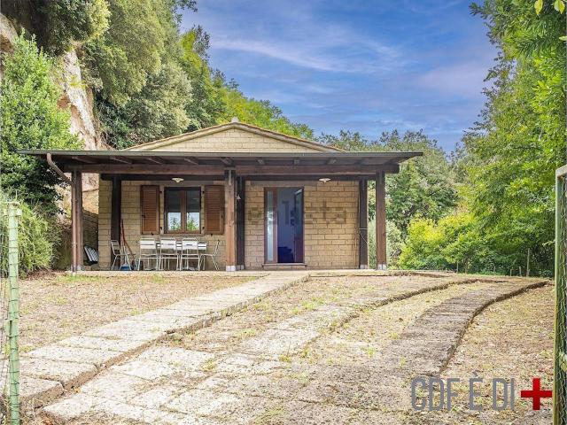 Rustico in vendita a Sorano, Grosseto