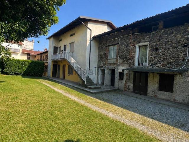 Rustico in vendita a Scanzorosciate, Lombardia