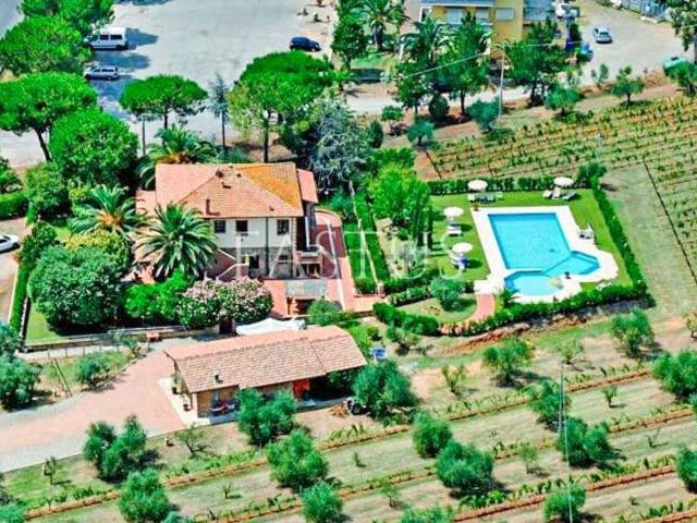 Rustico in vendita a Follonica, Toscana