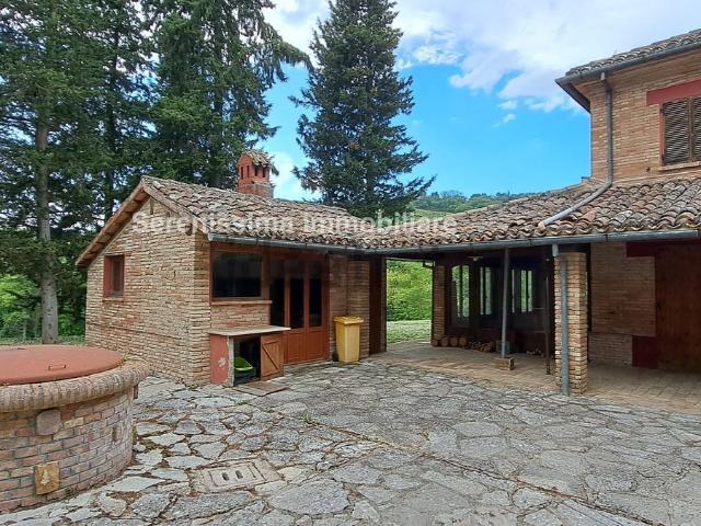 Rustico in vendita a Mombaroccio, Pesaro e Urbino