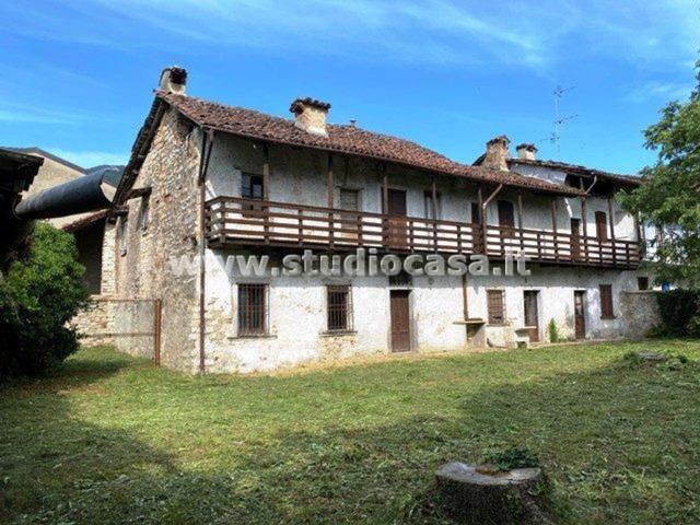Rustico in vendita a Caprino Bergamasco, Lombardia