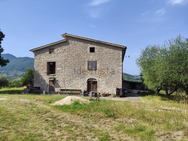 Rustico in vendita a Scandriglia, Lazio