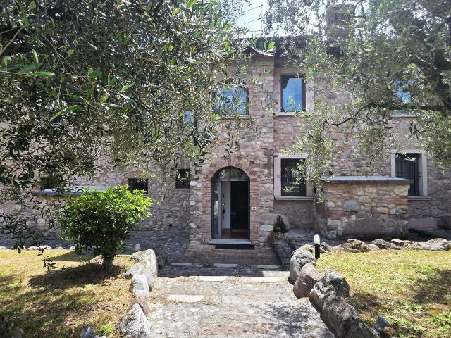 Rustico in vendita a Vicina, Desenzano del Garda
