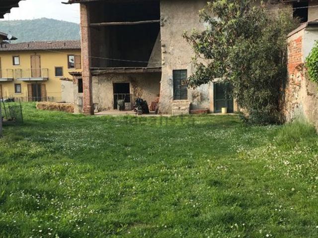 Rustico in vendita a Prevalle, Lombardia