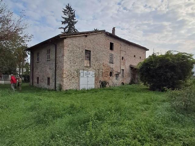 Rustico in vendita a Calendasco, Reggio Emilia