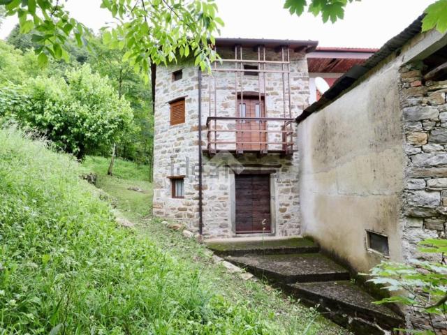 Rustico in vendita a Tarcento, Friuli-Venezia Giulia