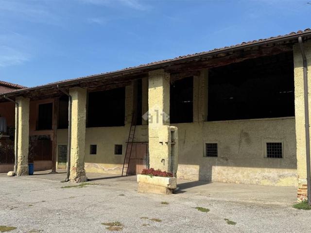 Rustico in vendita a Gussago, Brescia