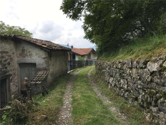 Rustico in vendita a Ponna, Lombardia
