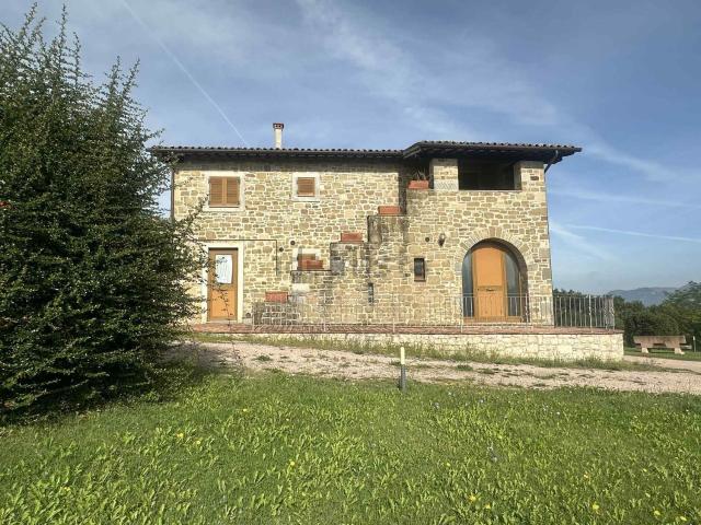 Rustico in vendita a Gubbio, Umbria