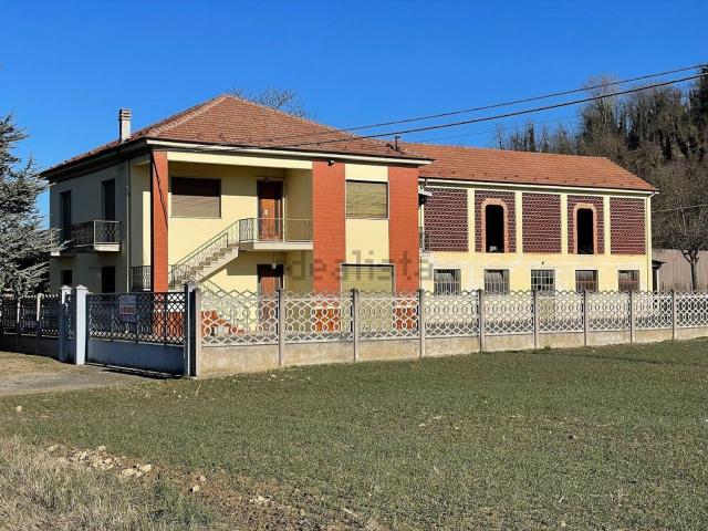 Rustico in vendita a Calamandrana, Asti