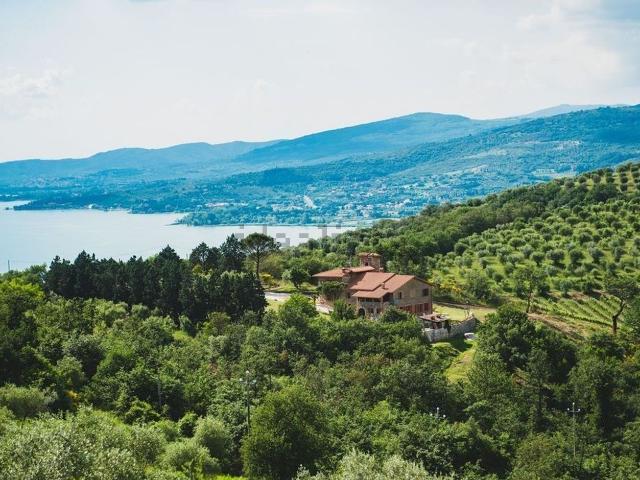 Rustico in vendita a Magione, Umbria