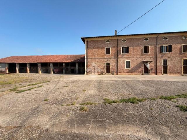 Rustico in vendita a Cingia De' Botti, Lombardia