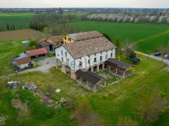 Rustico in vendita a Coviolo, Re