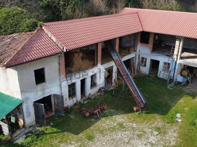 Rustico in vendita a Tricesimo, Friuli-Venezia Giulia