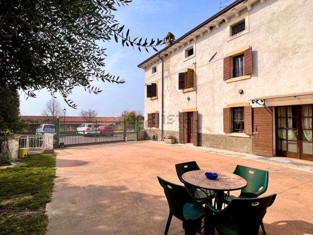 Rustico in vendita a Sona, Veneto
