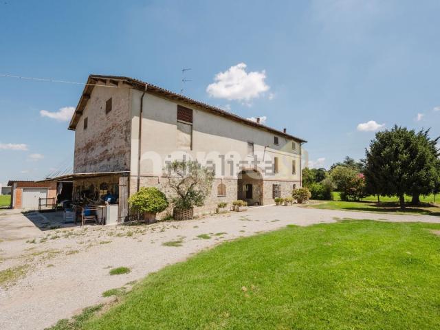 Rustico in vendita a Cavriago-San Terenziano, Cavriago