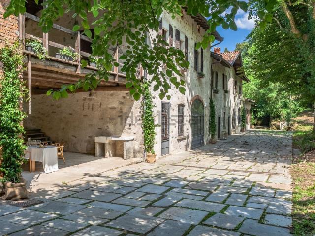 Rustico in vendita a Anzano Del Parco, Lombardia