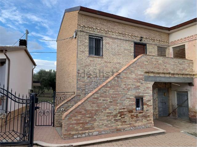 Rustico in vendita a Città Sant'angelo, Abruzzo