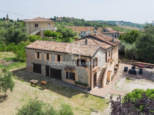 Rustico in vendita a Coriano, Reggio Emilia