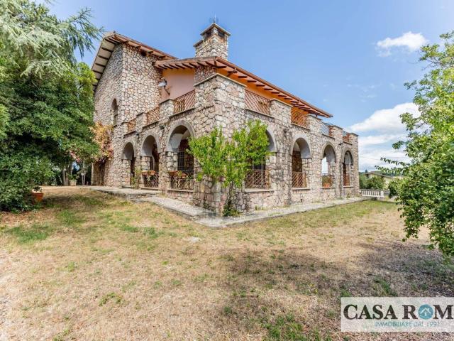 Rustico in vendita a Fara Sabina, Lazio