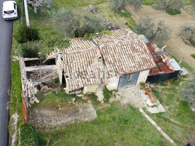 Rustico in vendita a Roseto Degli Abruzzi, Abruzzo