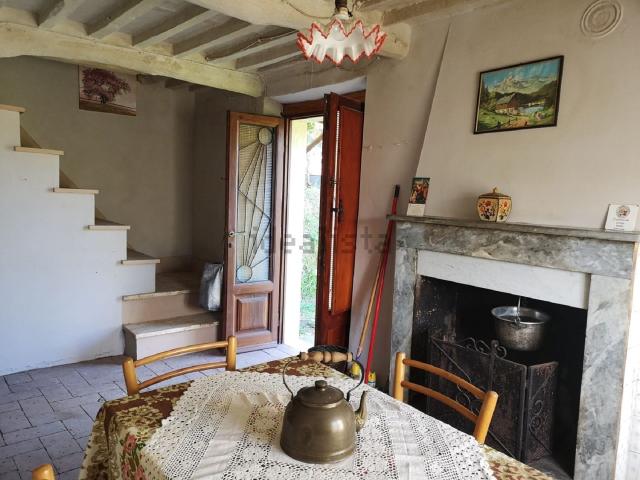 Rustico in vendita a Orbicciano, Camaiore