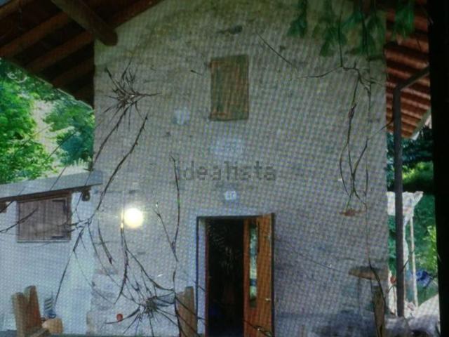 Rustico in vendita a Valbrona, Lombardia