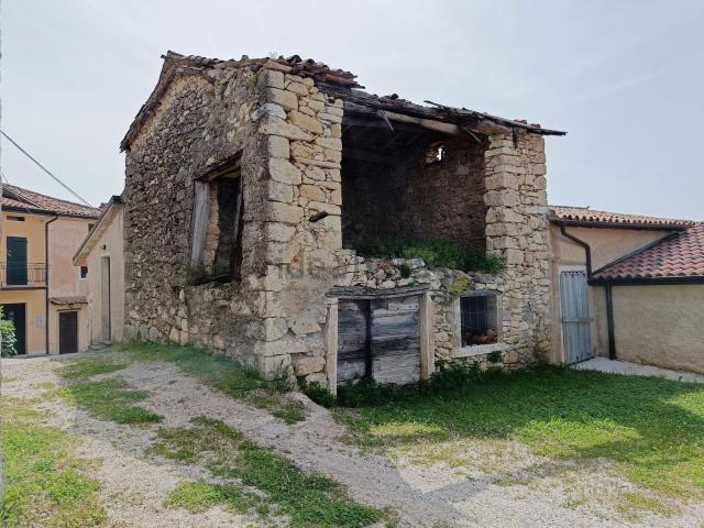 Rustico in vendita a Badia Calavena, Veneto