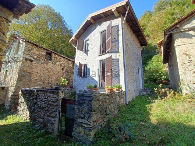 Rustico in vendita a Campiedi, Dongo