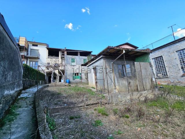 Rustico in vendita a Colzate, Lombardia