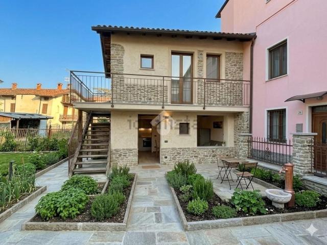 Rustico in vendita a Scanzorosciate, Lombardia