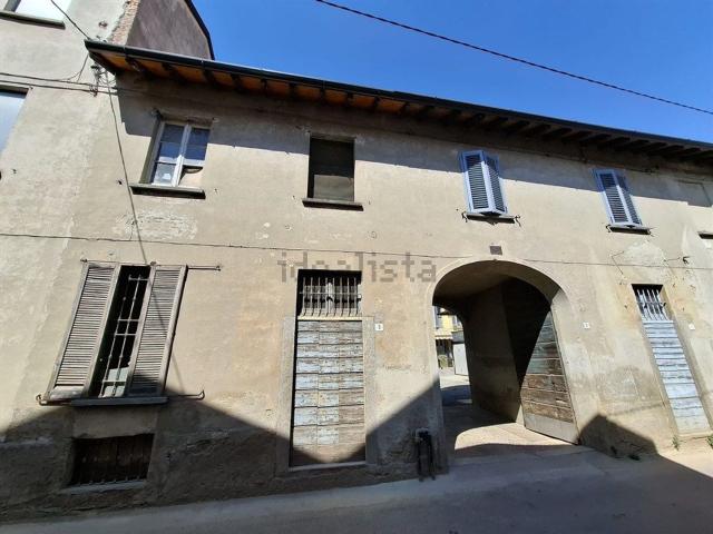Rustico in vendita a Meda, Lombardia