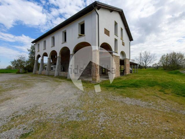 Rustico in vendita a Coviolo, Re