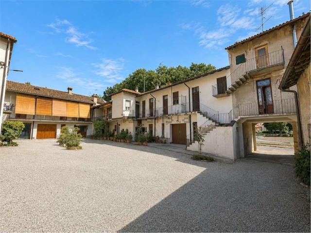 Rustico in vendita a Albiate, Monza e della Brianza