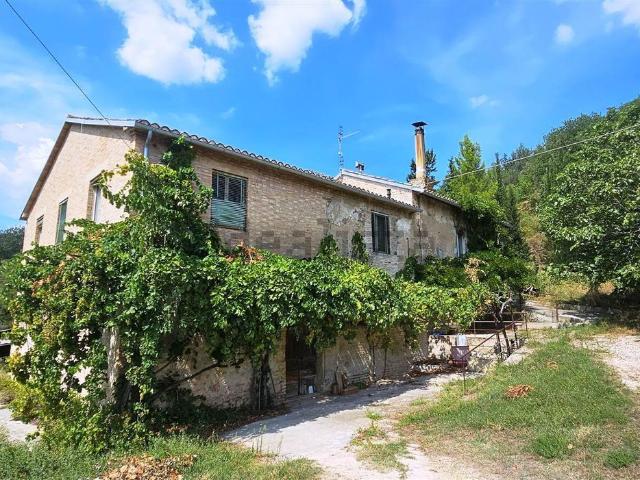 Rustico in vendita a Glorioso, Marche
