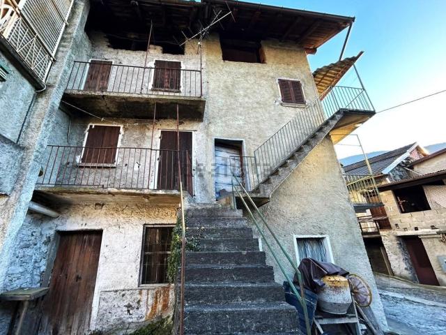 Rustico in vendita a Talamona, Lombardia