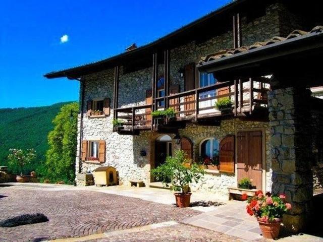 Rustico in vendita a Nese, Alzano Lombardo