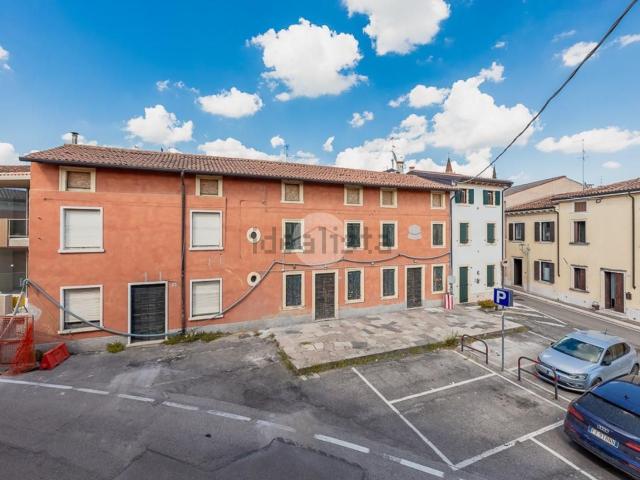 Rustico in vendita a Sommacampagna, Veneto