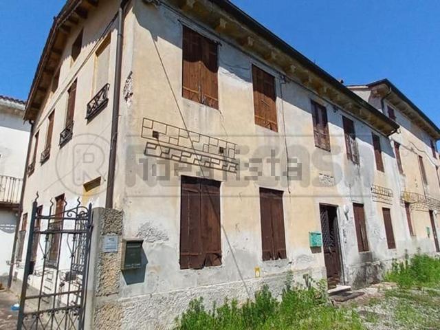 Rustico in vendita a Ferrovieri, Vicenza