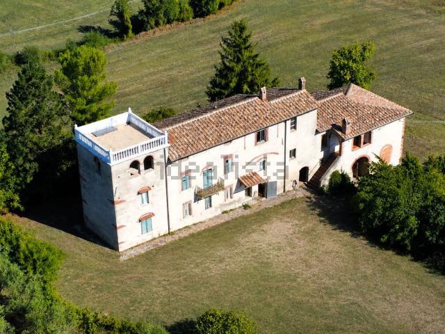 Rustico in vendita a La Badia, Colle di Val d'Elsa
