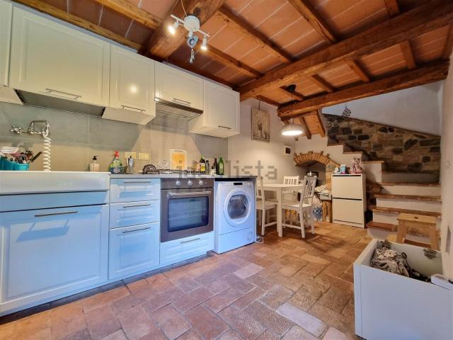 Rustico in vendita a Camaiore, Toscana