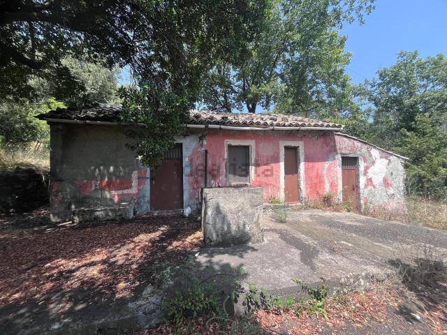 Rustico in vendita a Nicolosi, Sicilia