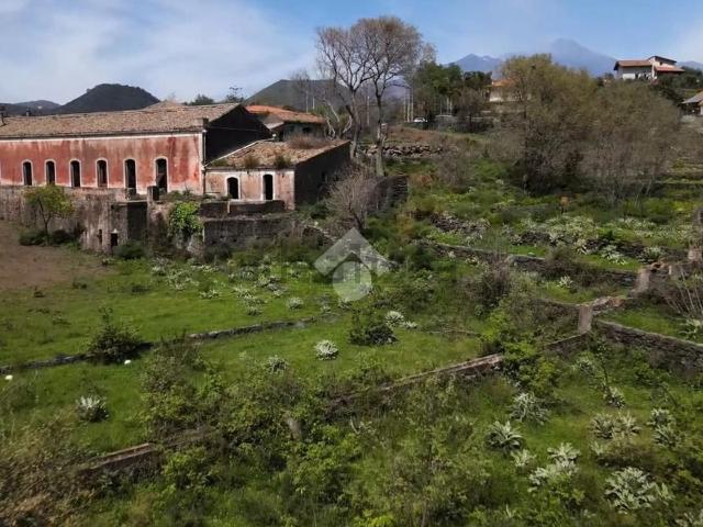 Rustico in vendita a Aci Sant'Antonio, Catania