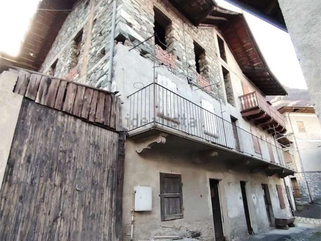 Rustico in vendita a Issogne, Aosta