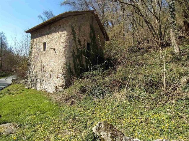 Rustico in vendita a Invorio Superiore, Piemonte
