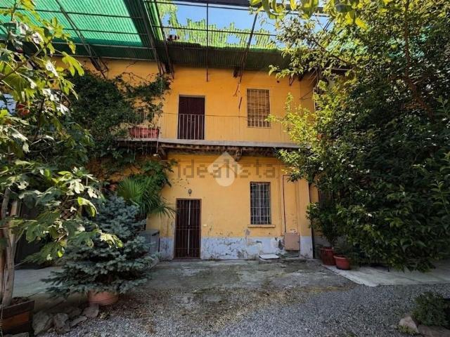 Rustico in vendita a Grezzago, Milano